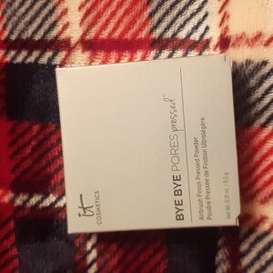 NWT IT cosmetics bye bye pores powder